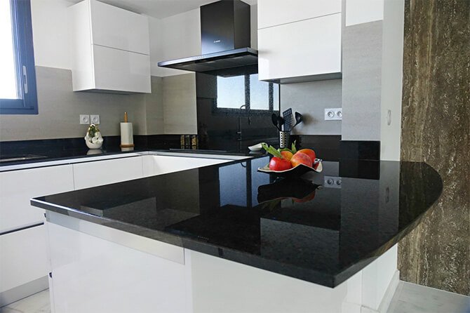 Plan de travail Granit Black Pearl cuisine GraniMarbre